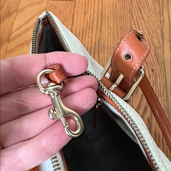 Dooney & Bourke Large Domed Satchel White Pebble Leather Y2K vintage retro - Picture 9 of 16